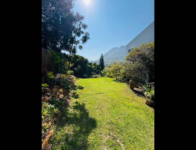 3 BEDROOM TOWNHOUSE FOR SALE IN HOUT BAY CENTRAL